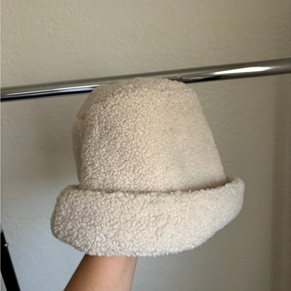 white snow hat